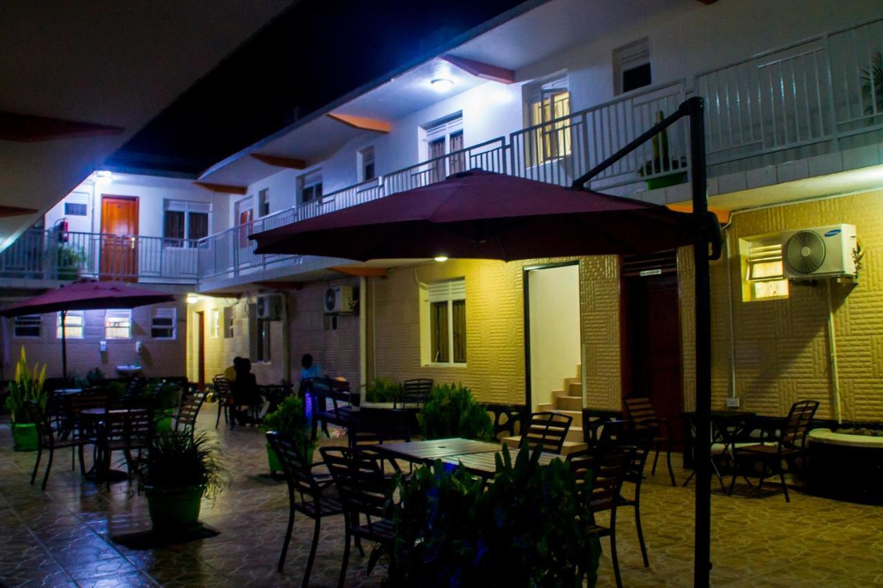 Sandton Hotel Kasese Zewnętrze zdjęcie