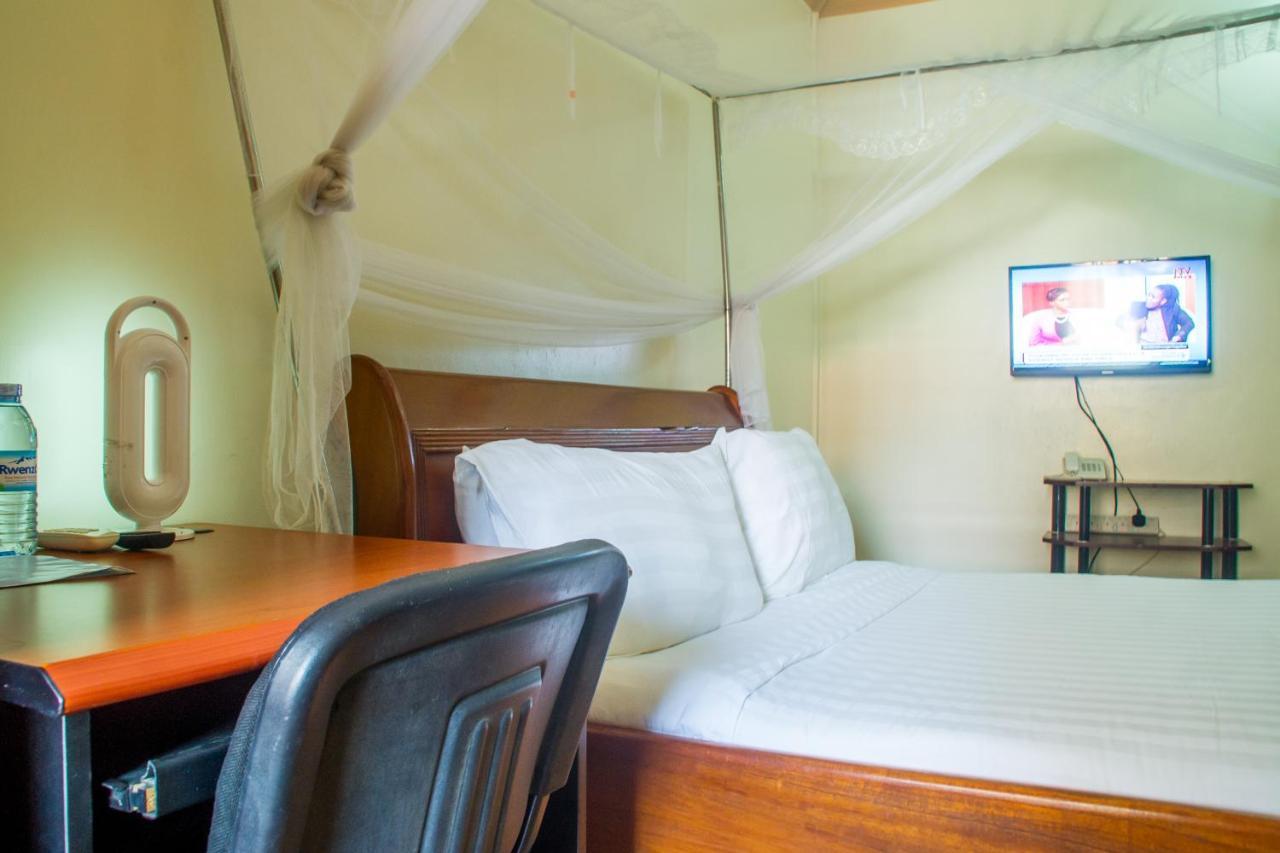 Sandton Hotel Kasese Zewnętrze zdjęcie