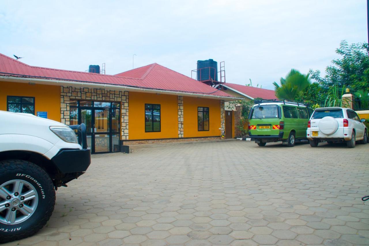 Sandton Hotel Kasese Zewnętrze zdjęcie