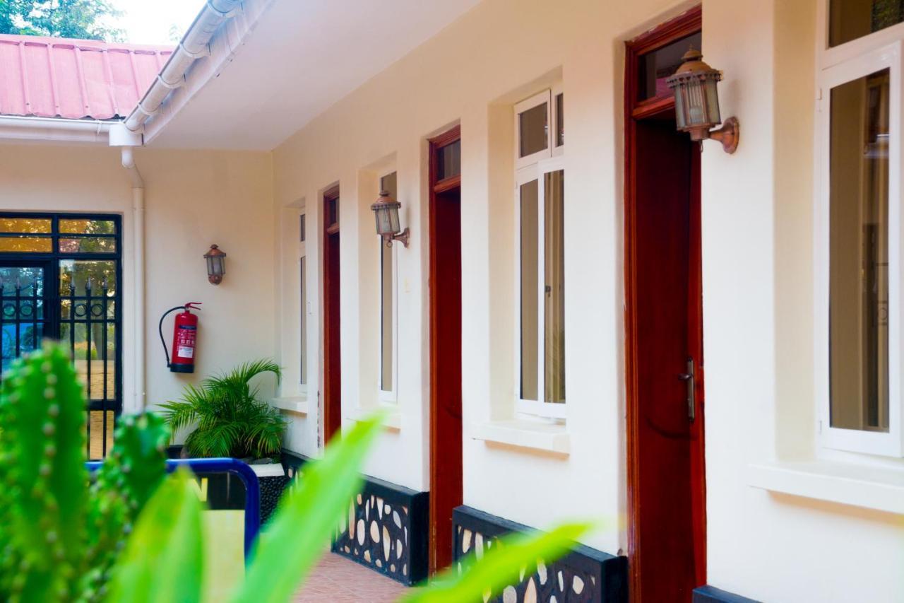 Sandton Hotel Kasese Zewnętrze zdjęcie